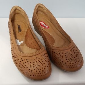 Earth Royale Sand Brown flats